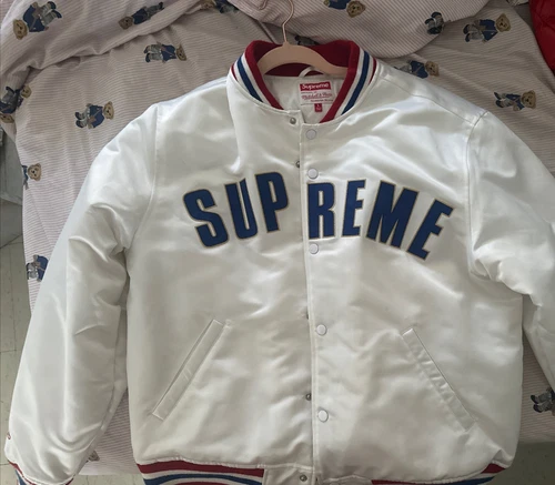 Veste universitaire suprême
