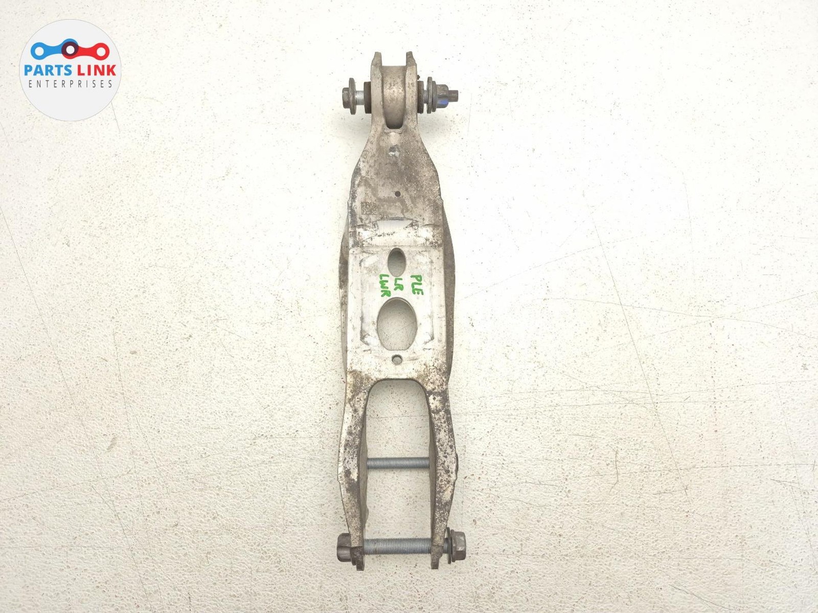 2016-20 BENTLEY BENTAYGA REAR LEFT LOWER CONTROL ARM STRUT SEAT WISHBONE 636 OEM