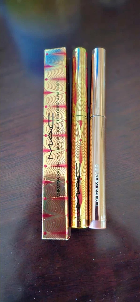 Palo de sombra de ojos MAC Holiday 2024 LE “high Taupes” + palo extra Laura Mercier FSZ Foto 2 de 4