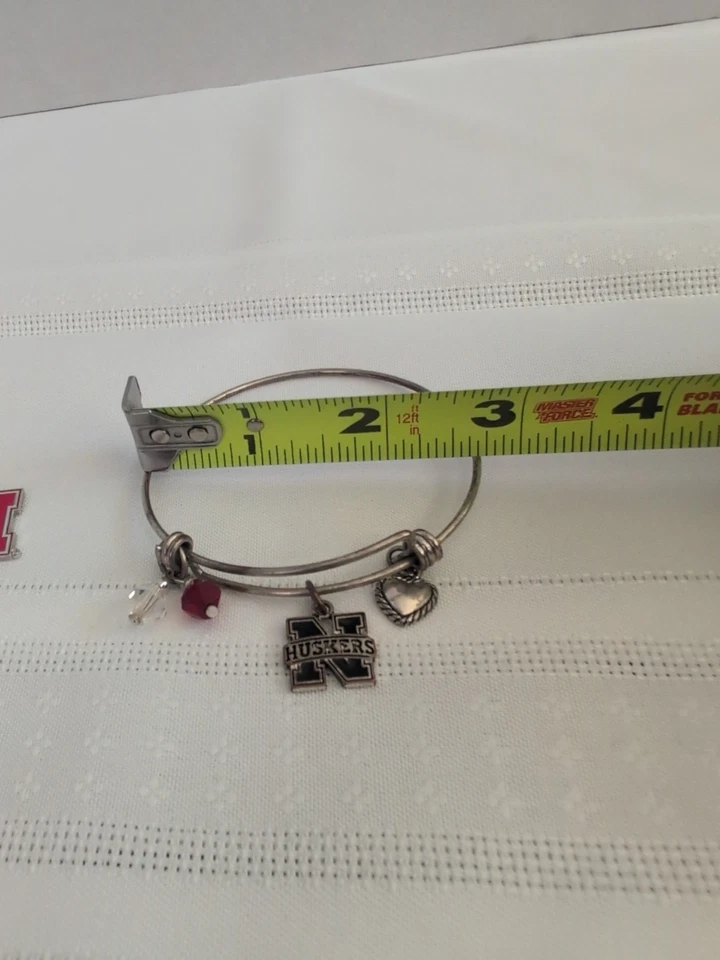 Conjunto de joyería pulsera y pendientes Nebraska Cornhuskers Foto 2 de 2