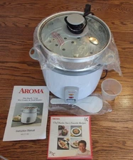 Aroma Housewares Rice Cooker 6-Cup Pot Style Rice Cooker and Food Steamer -White