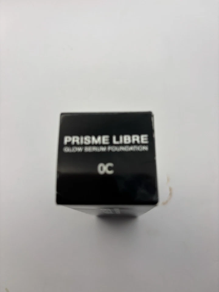 Base en suero Givenchy Prisme Libre Glow, 0C 1 OZ Foto 3 de 4