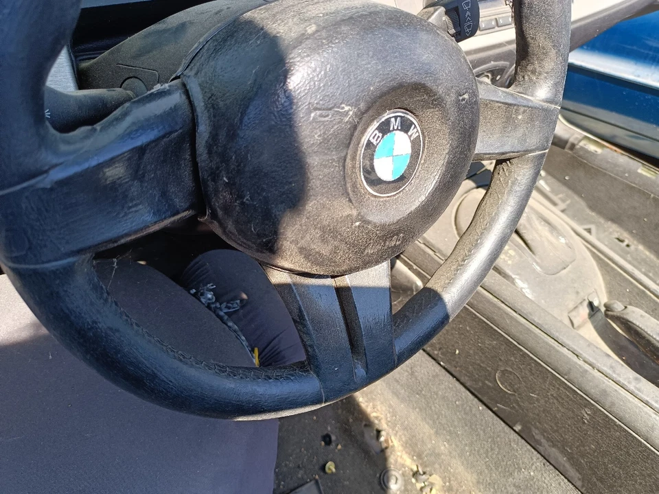 Volante Roadster 2003-2005 BMW E85 Z4 com buzina FALHAS - Imagem 3 de 4