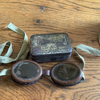 WW2 British Army Boxed Tinted Desert Goggles In Original Tin