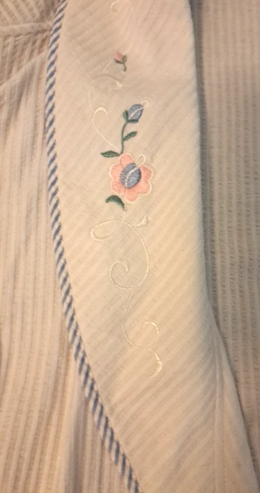 NUEVO Bata para mujer Stan Herman Signature II NUEVA CON ETIQUETAS manga corta ribete Seersucker M Foto 3 de 4