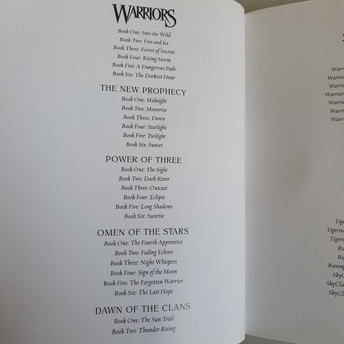 Warriors The Ultimate Field Guide Erin Hunter Harper Collins 2013 Hardcover - Picture 7 of 21