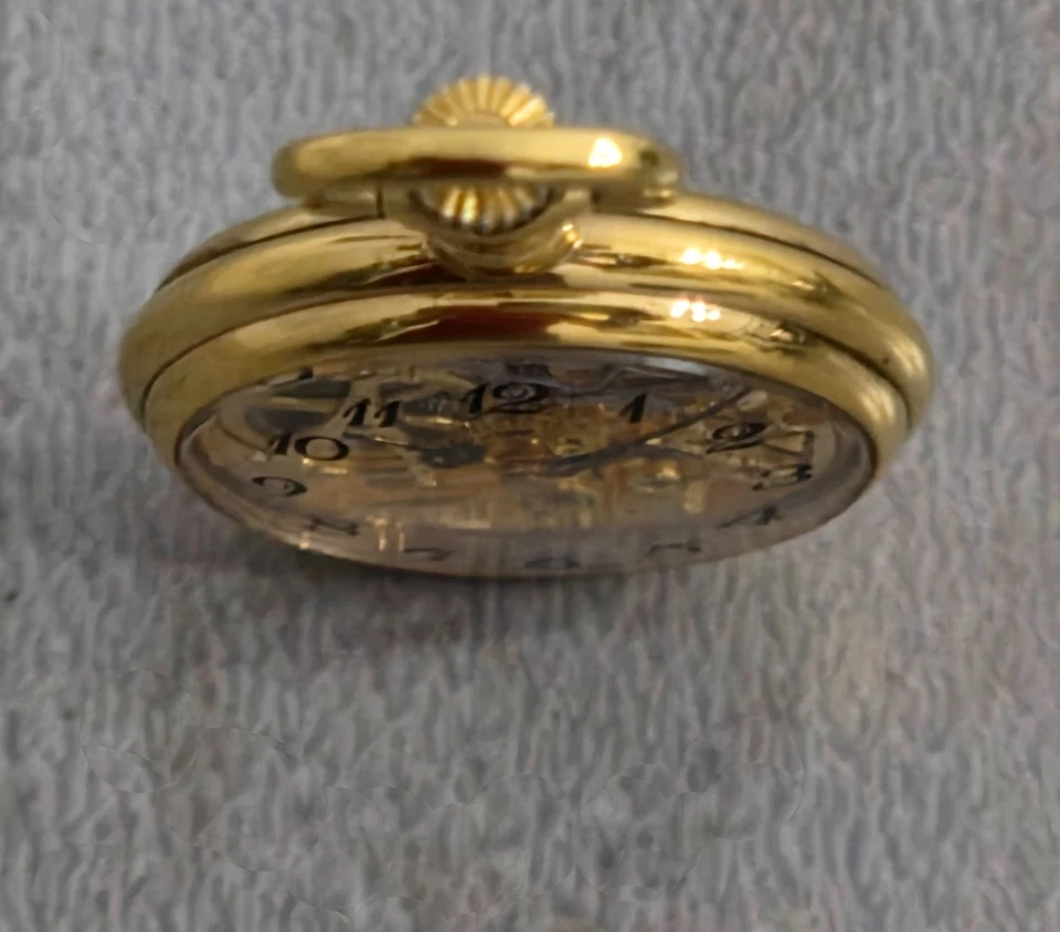 PEQUEÑO RELOJ LLAVERO ESQUELETO CARA ABIERTA ORO 18K, SUIZO, PROBABLEMENTE SIGLO XX Foto 3 de 4