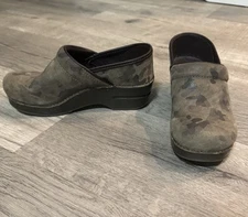 Dansko 36 Camo Suede Leather Clogs