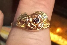 Black Hills Gold Size 6 Ring - Yellow & Pink 10k Gold - Rose w Center Stone 2.2g