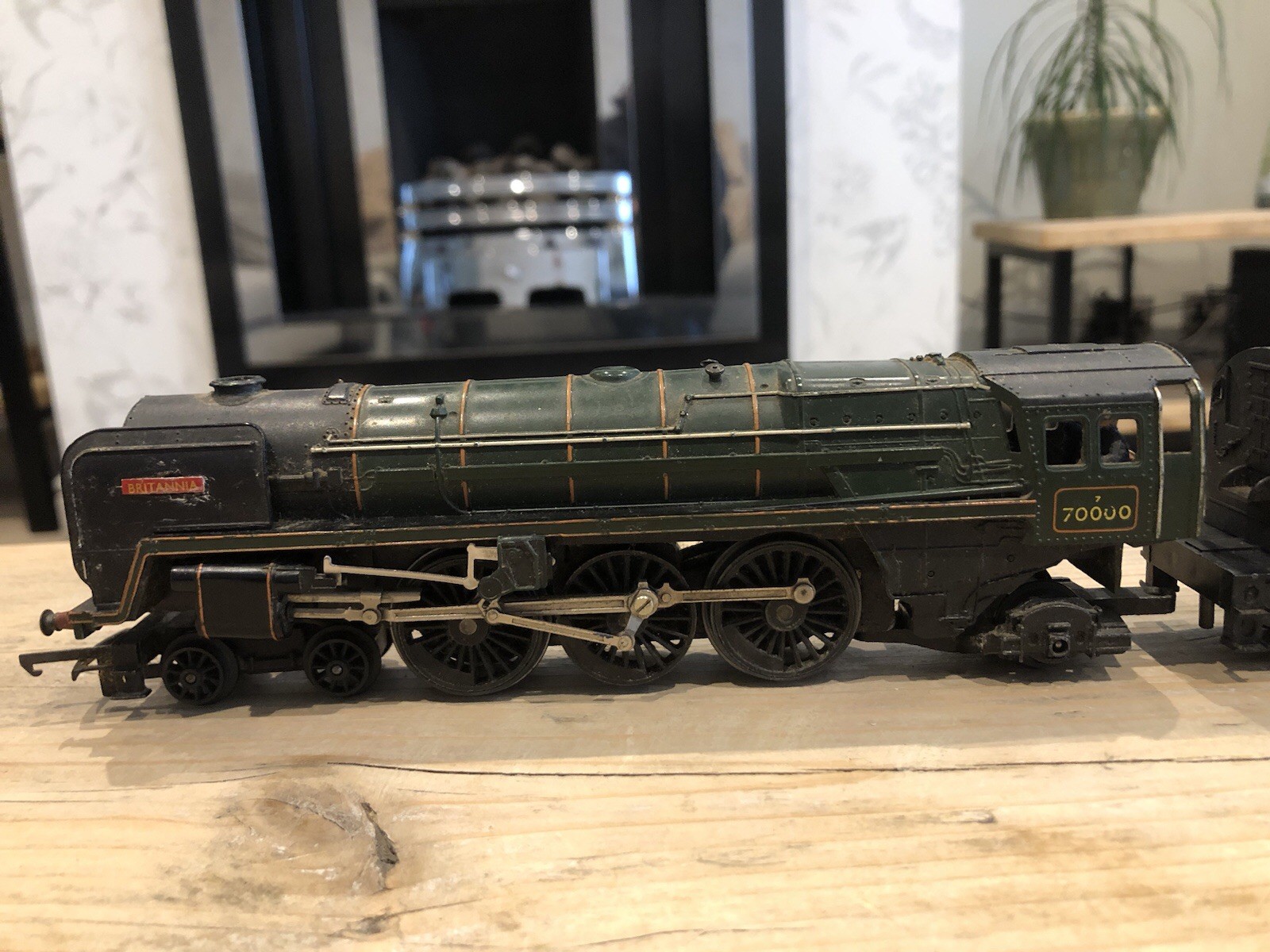 Hornby Railways Collector Guide - Model - Britannia Class 7MT