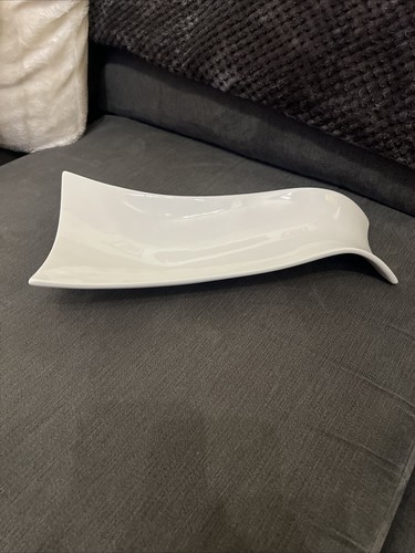 10 Strawberry Street Curved Serving Plate Buffet Canapés White