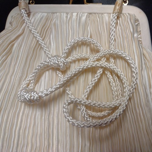 Vintage Bechamel Handtasche Elfenbein Satin Clutch Handtasche Ball Druckknopfverschluss Kordelriemen - Bild 2 von 12