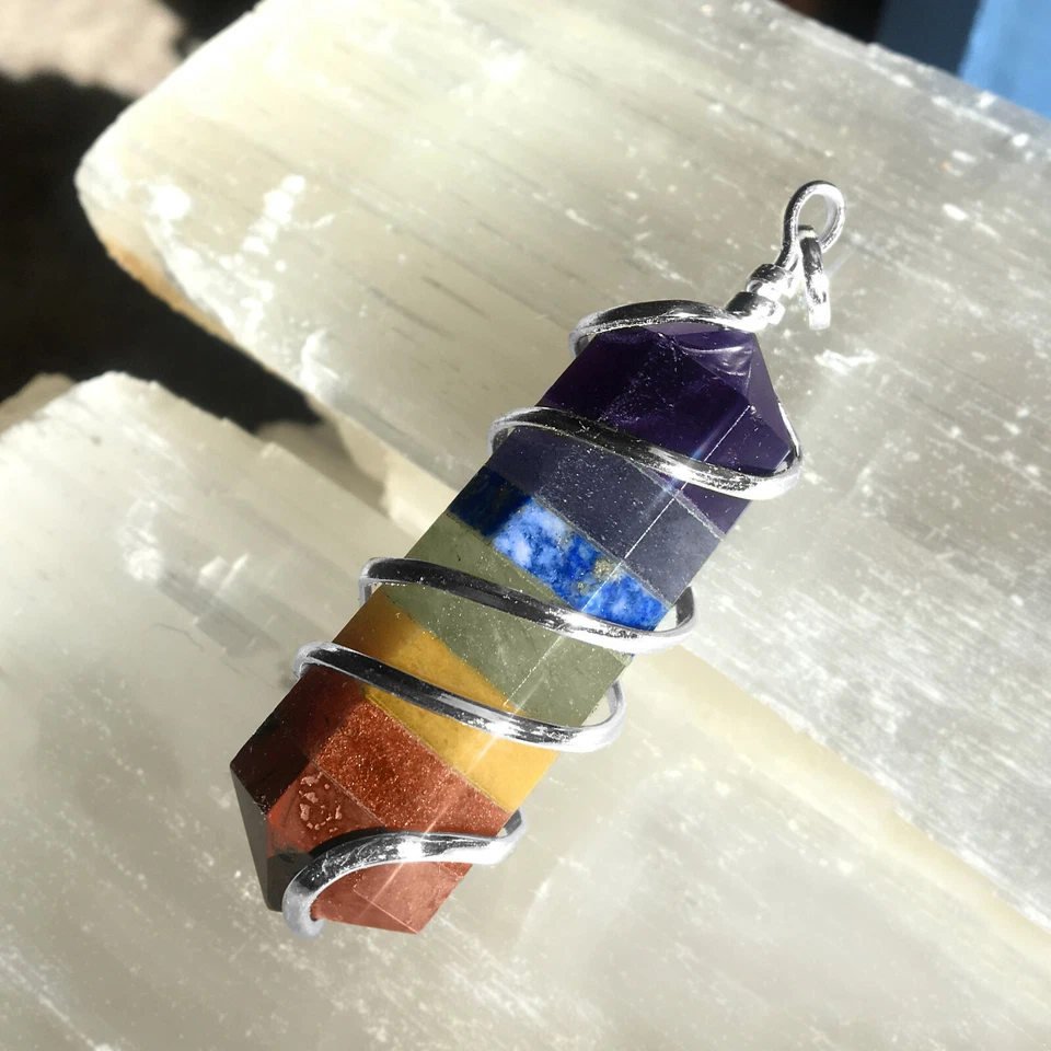 Collar Hecho a Mano Colgante Espiral Plata Envoltura Alambre Cristal Chakra Arco Iris CARGADO Foto 4 de 4