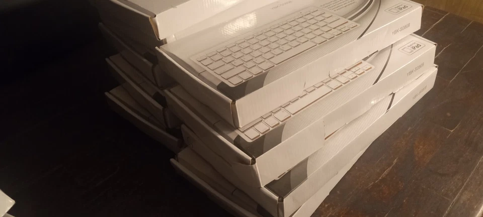 Lot of 8 Mini Wired Apple Keyboard For Iphone and Ipad in box  - Image 3 of 4