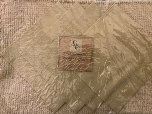 NWT 8 Piece Set 4 Placemats 4 Napkins Table Setting Sand Beige New