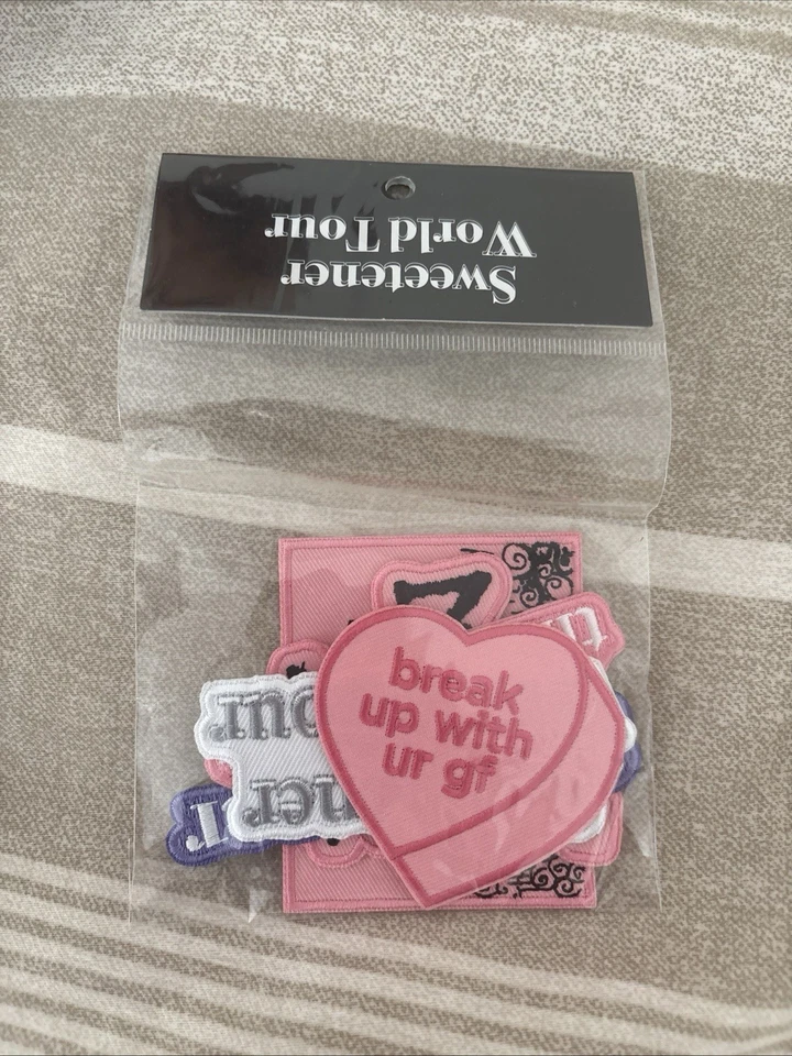 Ariana Grande Sweetner World Tour VIP Package Patches 2019 - Bild 1 von 1