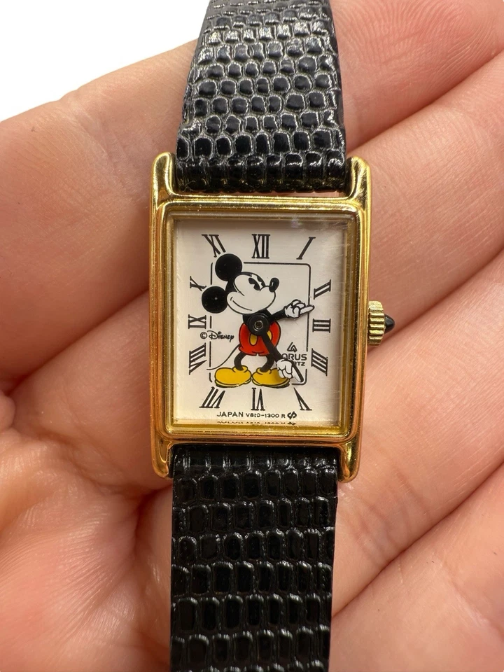 Disney Lorus Slim Mickey Mouse Tank Reloj Tono Dorado Mujer Rectángulo Batería Nueva - Imagen 4 de 4