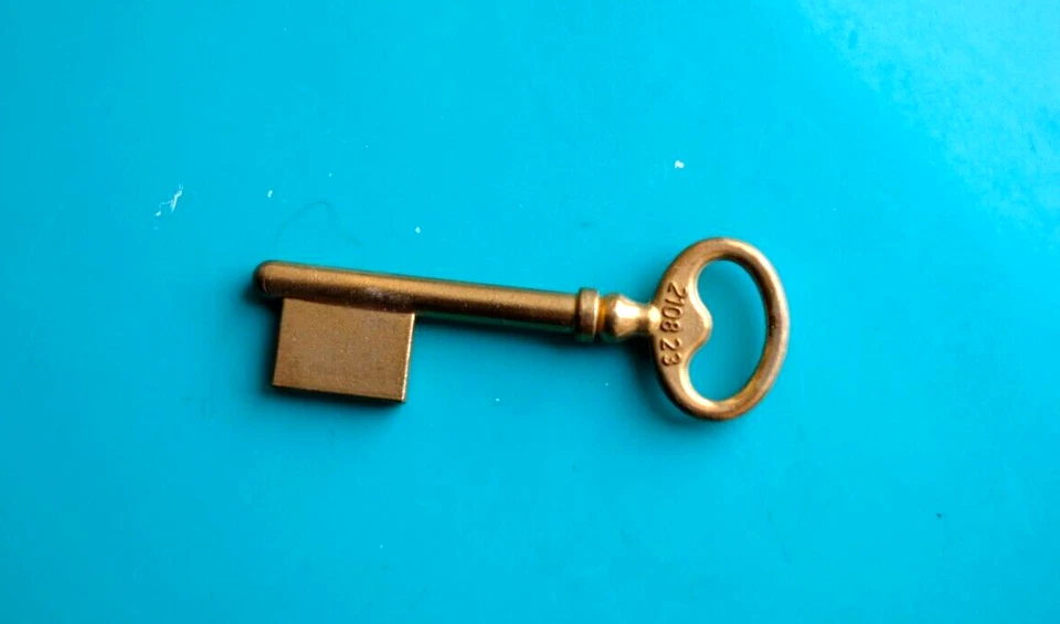 Vintage EBAUCHE clé KIS Vierge Laiton Maison Porte Ref 2108 23 80mm 6mm 20mm $ - Photo 1/4