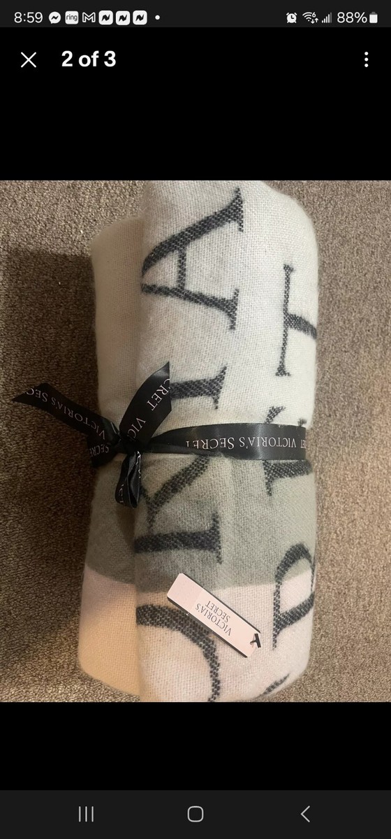 VICTORIA'S SECRET COZY BLANKET ICONIC STRIPES FLEECE THROW 50