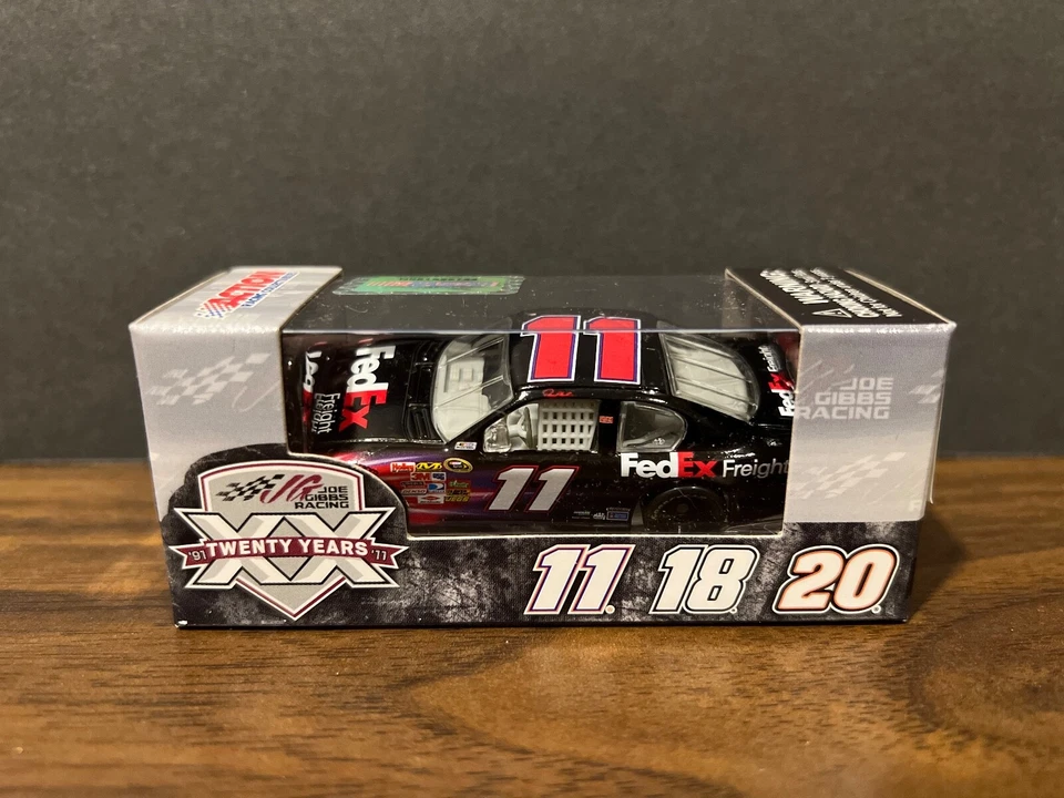 Denny Hamlin 2011 #11 FedEx Freight Joe Gibbs Camry 1/64 NASCAR Foto 3 de 3