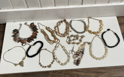 vintage lot off custome jewelry necklaces vintage 13 in lot