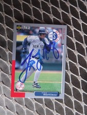 1998 Upper Deck Baseball  Card #180 Tino Martinez New York Yankees Auto On Card