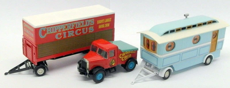 Corgi 1/50 Scale 97885 - Scammell Highwayman Trailer & Caravan - Chipperfields - Image 2 of 4