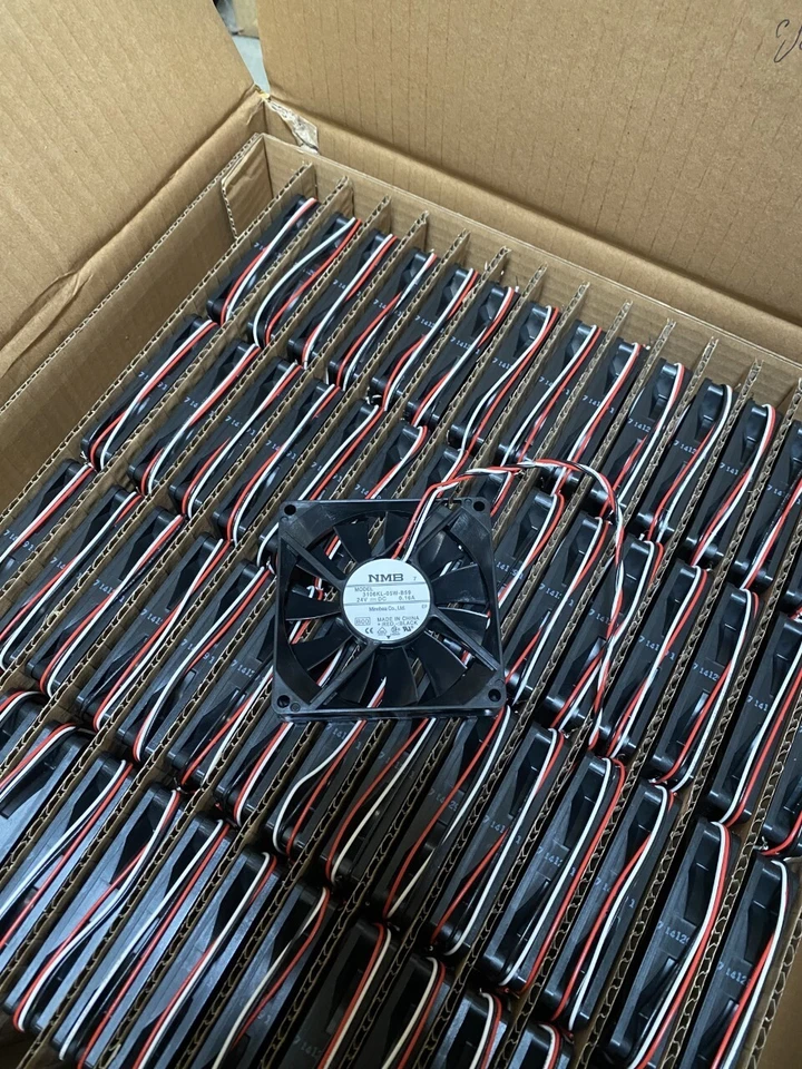 NMB 3106KL-05W-B59 B00 24V 锁定转子传感器风扇 (80x80x15MM) — 第 3/4 张图片