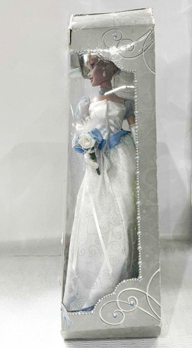 Disney Cinderella Brass Key 16"Porcelain Doll Royal Wedding Collection 2008 RARE - Picture 3 of 3