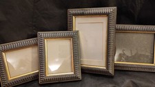 4 CADRES PHOTO 2pcs 19x14cm et 2pcs 12x14cm BOIS gris vitrés sculptés Occ. TBE