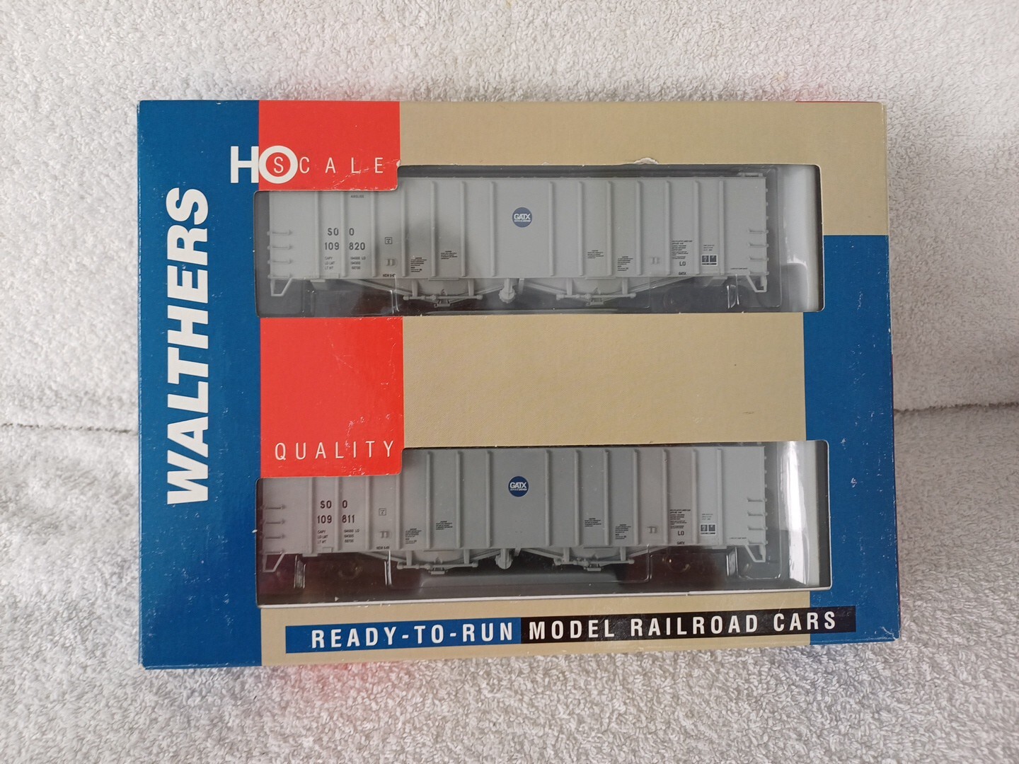 Walthers HO Gauge 932-23694 50' Airslide Covered Hoppers Twin Pack Soo Line GATX
