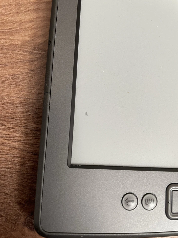 Amazon Kindle Touch 4th Generation D01200 4GB Wi-Fi 6-inch E-Reader - Image 4 of 4