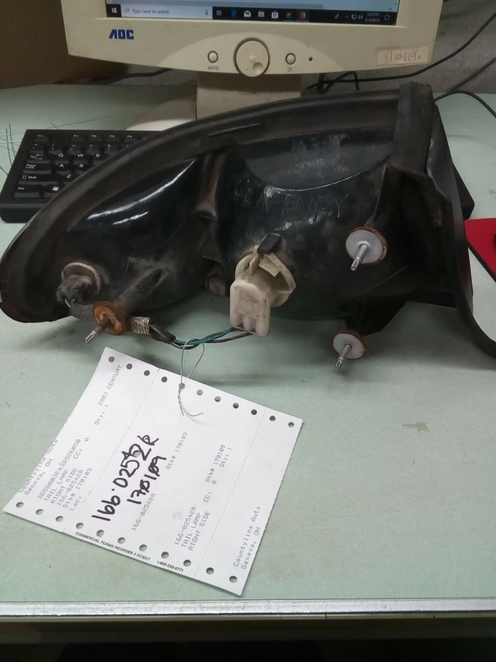 Lámpara trasera Century 2003, lado derecho, lado del pasajero Foto 2 de 2