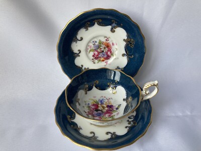 Royal Worcester, um 1924, E Phillips, handbemalt, Tasse & zwei Untertassen, signiert