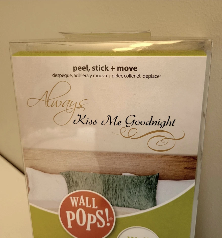 Calcomanía de decoración de pared Always Kiss Me Goodnight • Pelar y pegar Foto 2 de 4