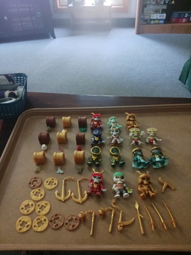 Treasure X LOT of Mixed Figures One With Gold Hand Zuru Minis
