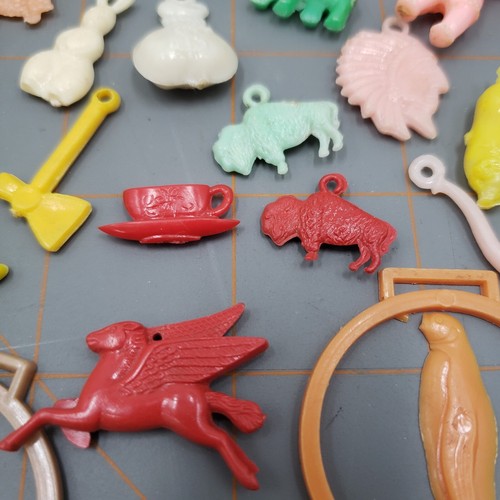 Wide Variety Vintage Cracker Jack Prizes Vending Machine Toys ~ Lot of 112 Pcs - Picture 15 of 16