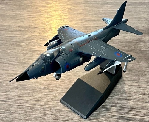 RAF Navy BAE Sea Harrier Model Aircraft 1/72 Diecast NEW - Foto 15 di 16