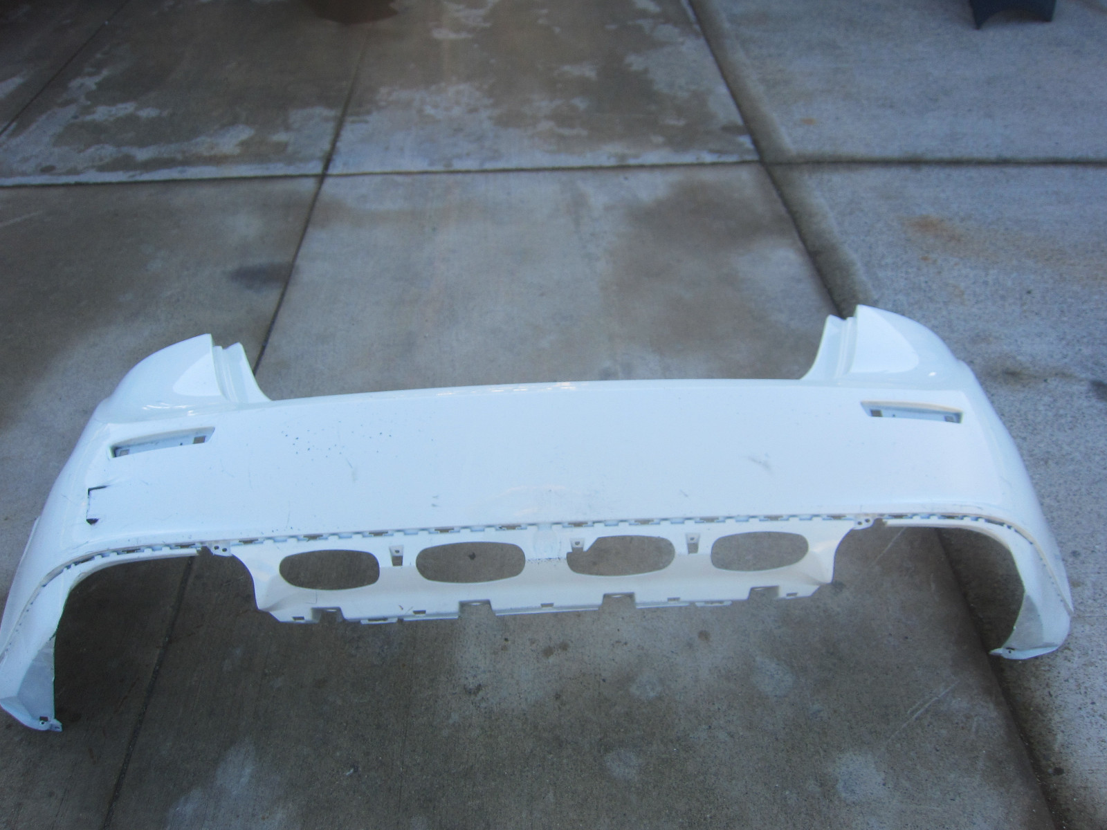 Maserati Ghibli - Rear Bumper Cover / (White)  -   673004365 2014-17