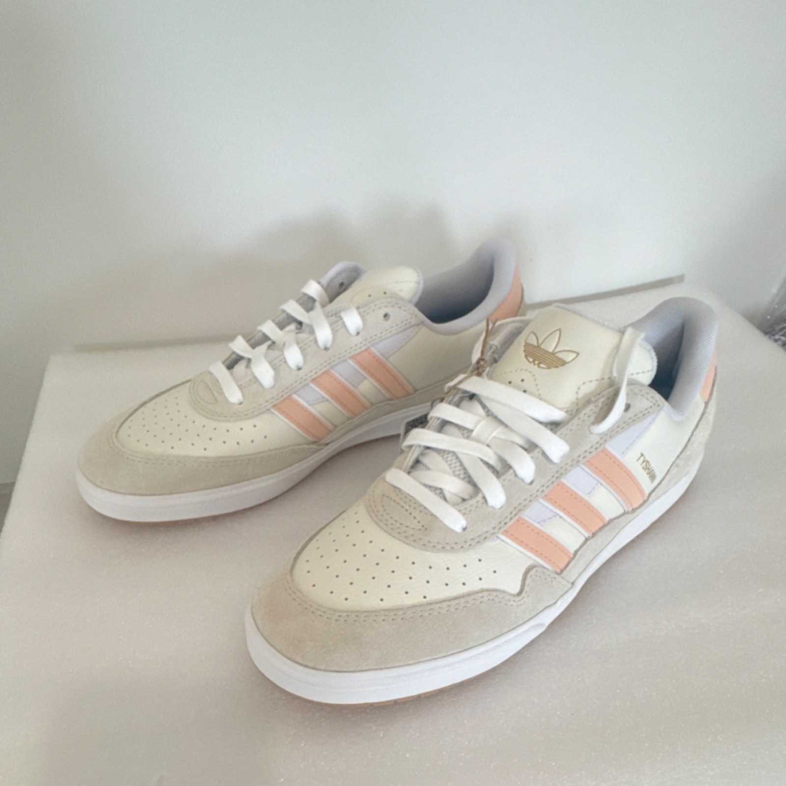 adidas men 11 1/2Tyshawn  White Peach Beige Men's shoes   Leather Suede Low Top thumbnail 3