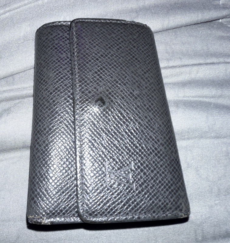 Louis Vuitton Black Leather Key Case 6 Hooks Solid Logo Accents Unisex