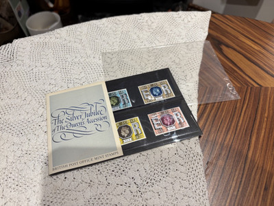 Vintage Royal Mail The Silver Jubilee of the Queen's Accession Elizabeth II 1977