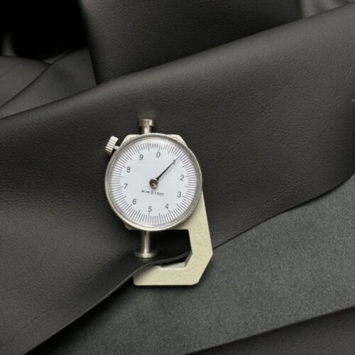 Cuir de voiture cuir nappa noir | 1/4 peau environ 1 m² | cuir véritable cuir de vachette lisse - Photo 3/4