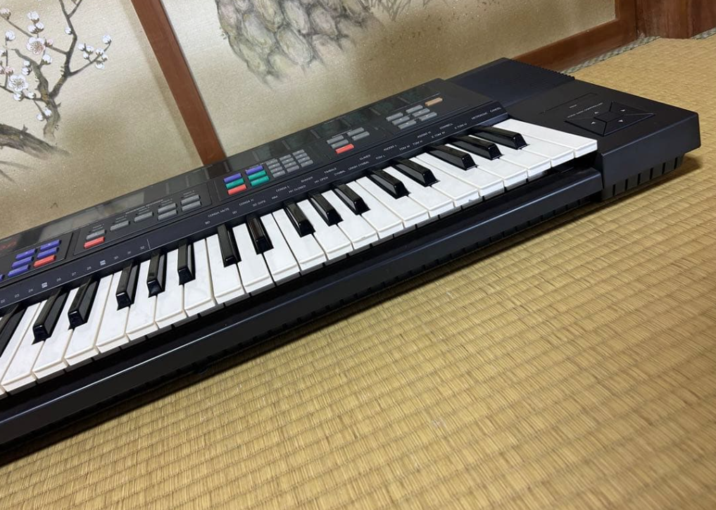 YAMAHA DSR-2000 PORTATONE PORTABLE KEYBOARD Digital Synthesizer 61