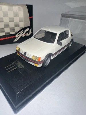 Kit Résine 1/43 Peugeot 205 Berline 4 Portes M.021 - Pernod Ricard (Monté, France)