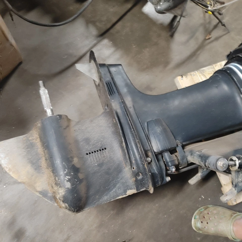 Piezas de motor fueraborda Mercury 85HP de 2 tiempos de colección Foto 2 de 4