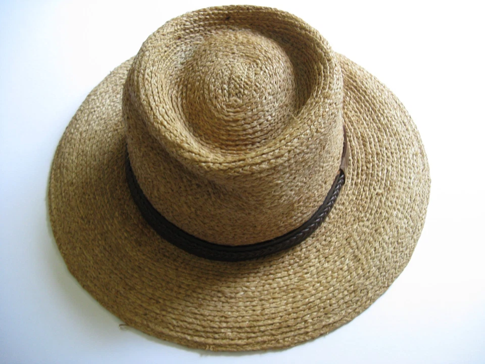 CHAPÉU TILLEY RÁFIA COM PULSEIRA DE COURO GRANDE FAIXA DE SUOR REMOVÍVEL EMBALÁVEL - Imagem 4 de 4