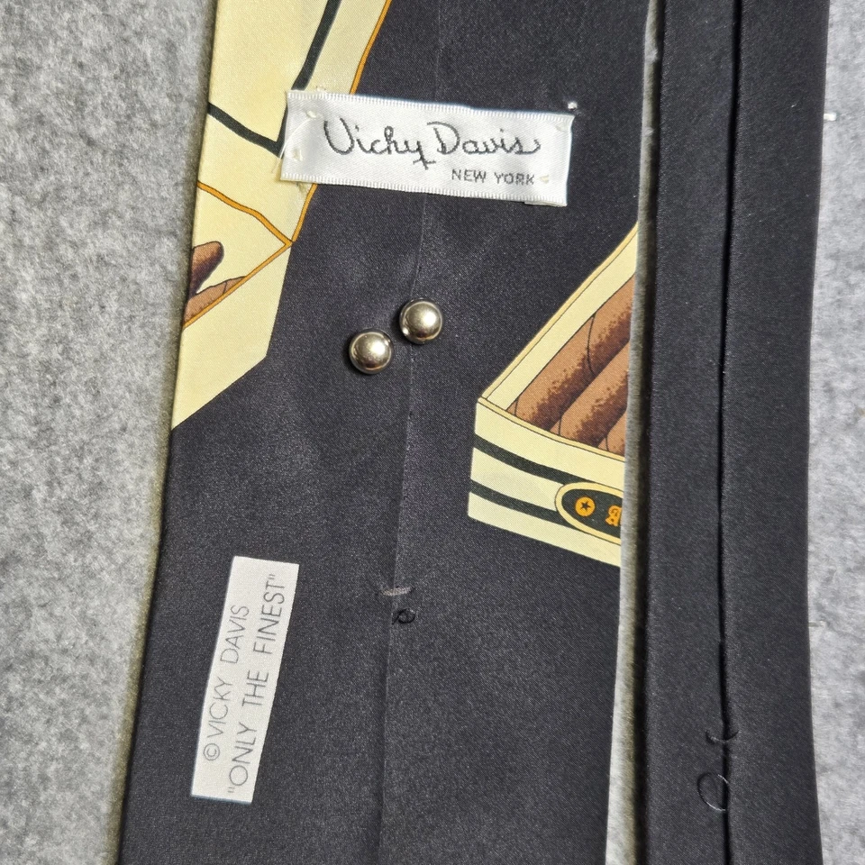 Corbata Vicky Davis Cigar Novedad "Only The Finest" Negra Con Pin Davis Excelente  Foto 4 de 4