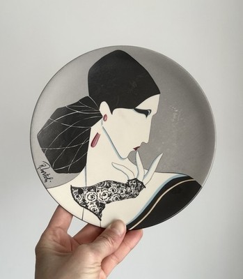 Roberto Tortoli Art Deco  Woman In A Glove  Drawing Decorative Porcelain Plate