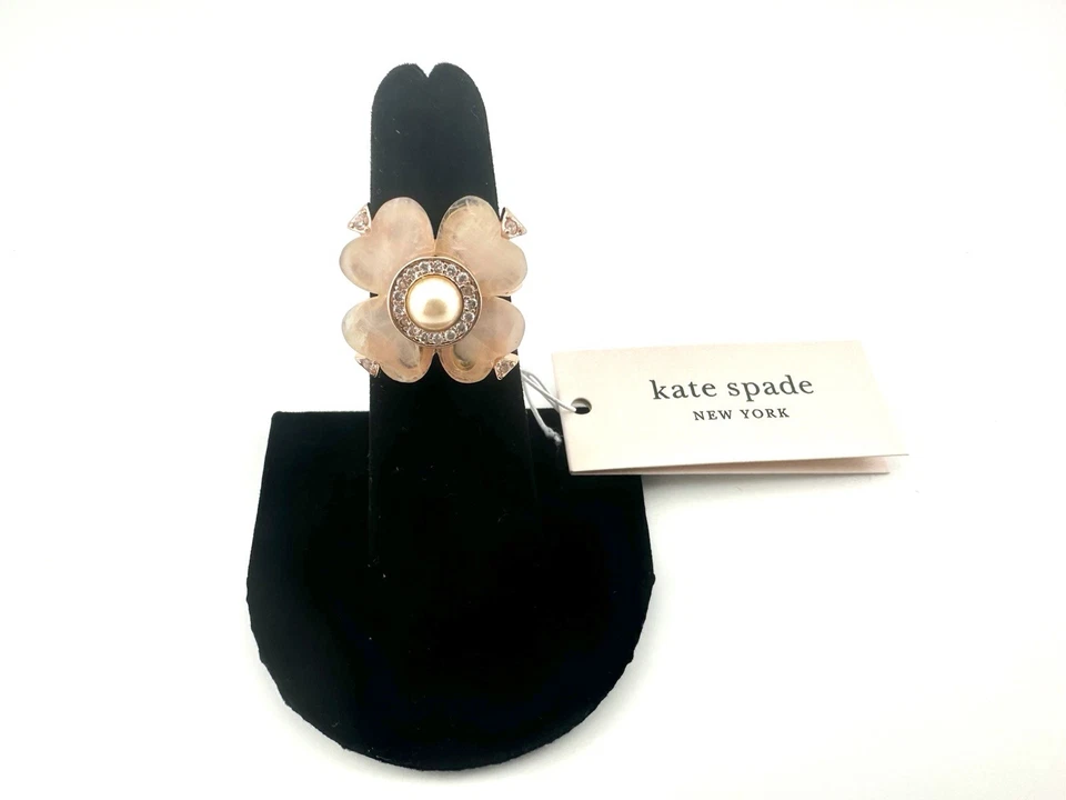 ANILLO FLOR KATE SPADE CON PERLA Y CRISTALES NUEVO CON ETIQUETAS TALLA 4.5 Foto 2 de 4
